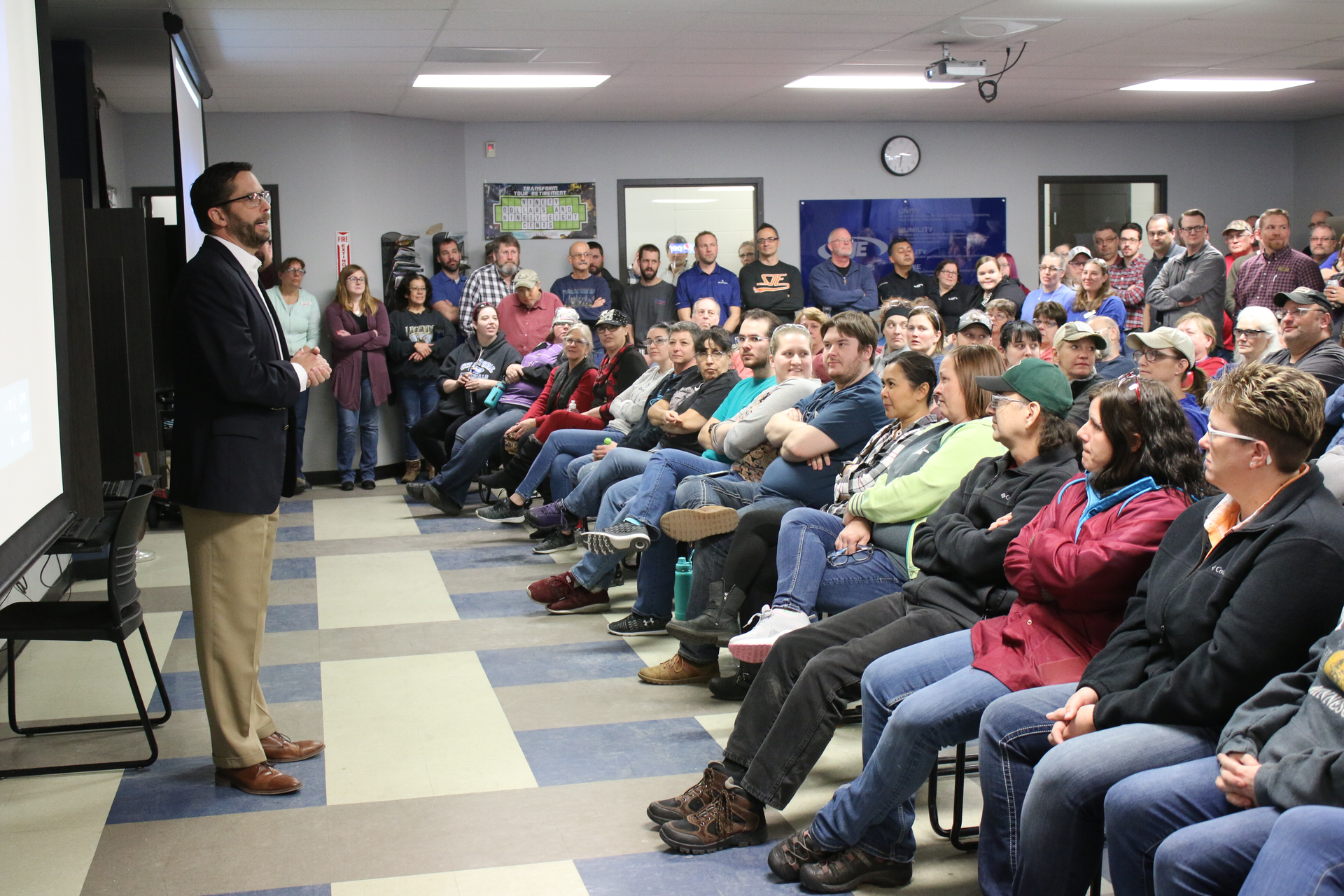 Dave Thomas Addressing Detroit Lakes Location 5e2b123f94aad