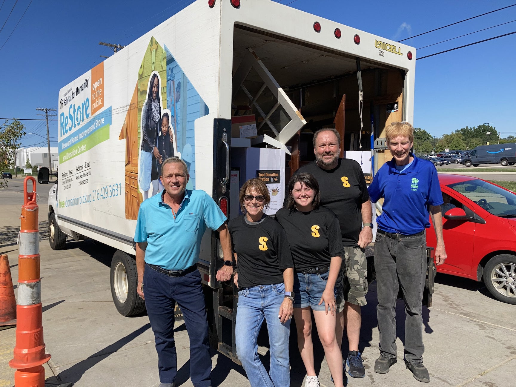 Members of the combined Sonnhalter and Habitat for Humanity team.