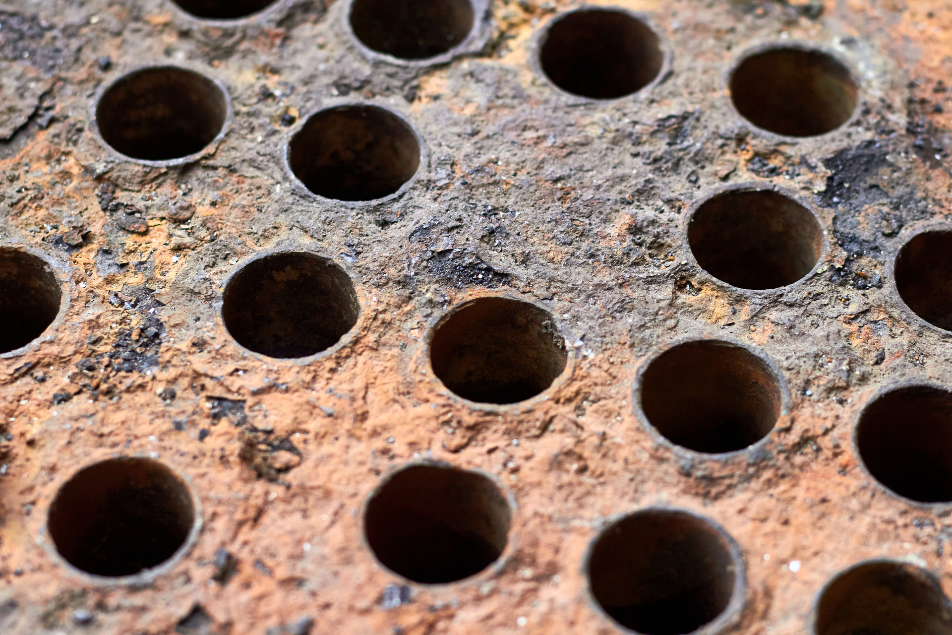 Mineral deposits, scale and corrosion on the plate of a heat exchanger.