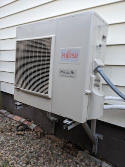Kelly hired Sunshine Renewable Energy to install a 2-ton, 19-SEER ducted mini-split heat pump to replace the existing heating and cooling systems.