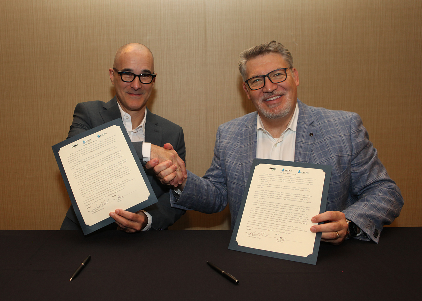 Roman Feher and Dave Viola at the signing ceremony.