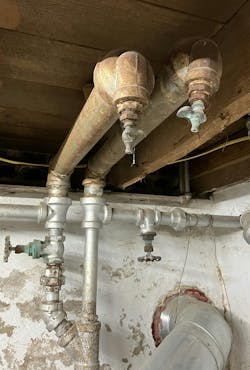 Note the the large pipes at the end of each main. As you can see by the tees that they’re connected too, they’re actually larger than the size of the mains. What was the installer thinking? Note the the large pipes at the end of each main. As you can see by the tees that they’re connected too, they’re actually larger than the size of the mains. What was the installer thinking?