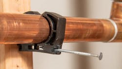 Full pipe clamps. Full pipe clamps.