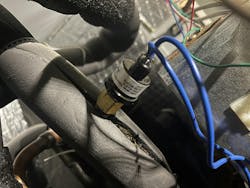 A defective refrigerant pressure switch leading to false low pressure faults. A defective refrigerant pressure switch leading to false low pressure faults.