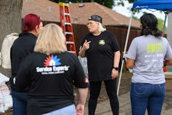 Captain Jennifer gives instructions to the crew. Captain Jennifer gives instructions to the crew.