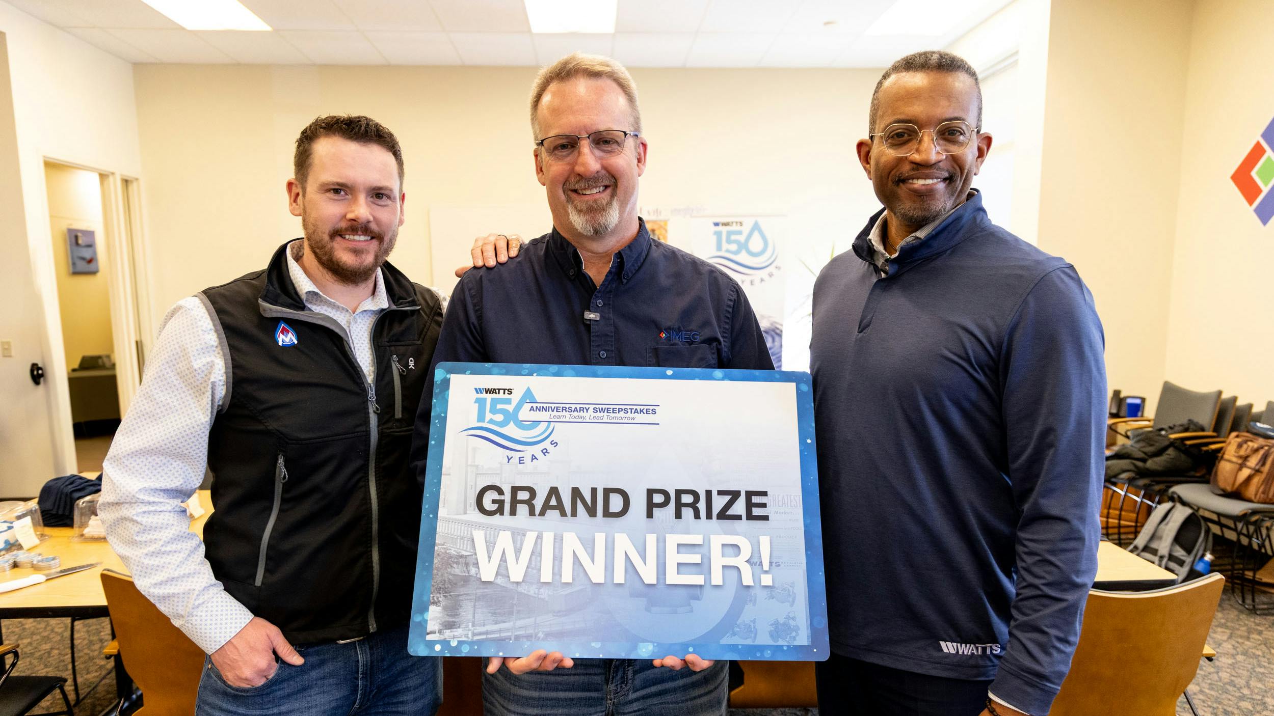 Grand prize winner Dave Plasschaer (center).