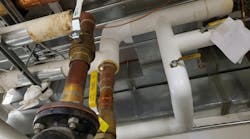 Pressure lines to the differential pressure switch. Pressure lines to the differential pressure switch.