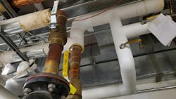 Pressure lines to the differential pressure switch. Pressure lines to the differential pressure switch.