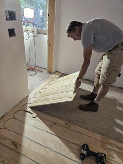 Pre-assembled folding panels (six pack) for quick and easy installation. (14 sq. ft. of coverage.) Pre-assembled folding panels (six pack) for quick and easy installation. (14 sq. ft. of coverage.)