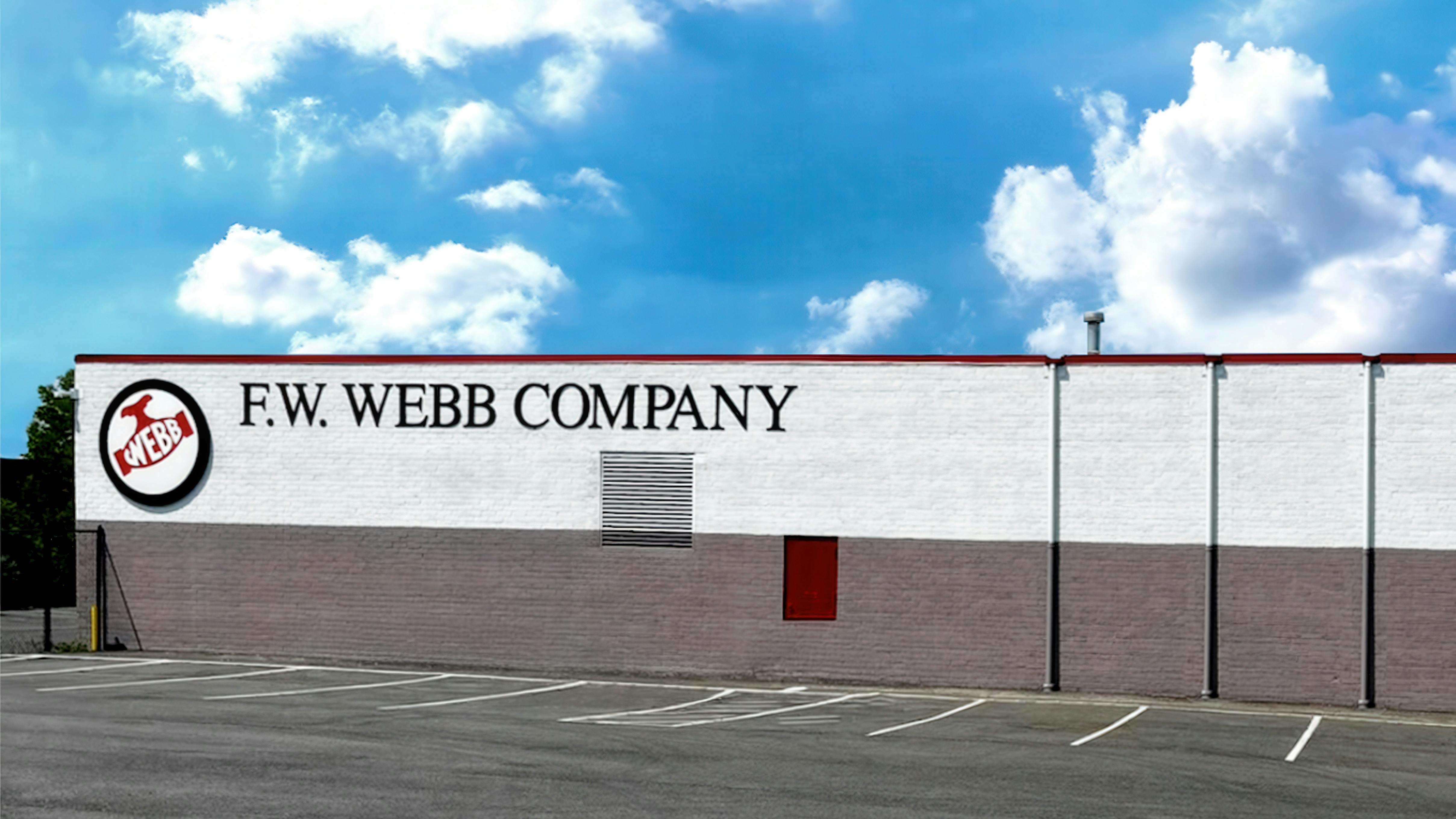 The new 143,000-square-foot store and warehouse in Central Islip, New York.